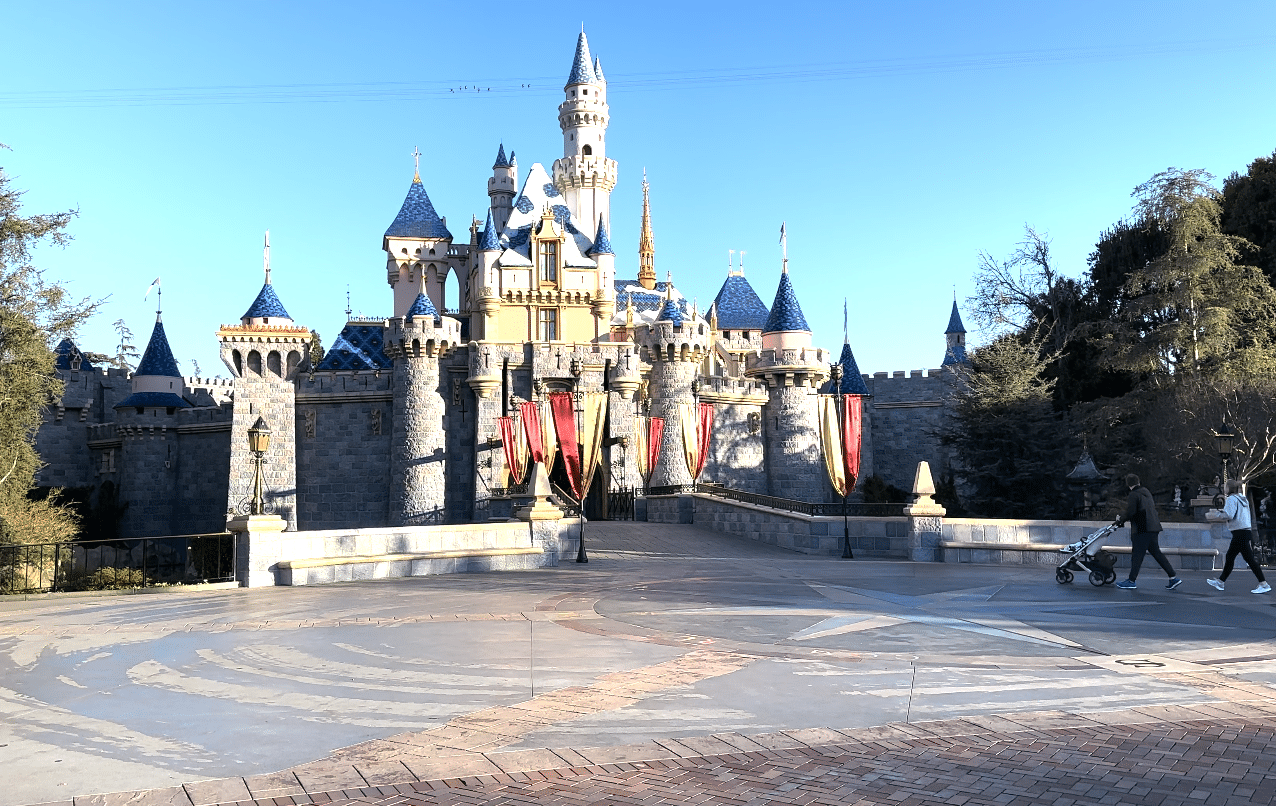 7 Reasons Every Walt Disney World Fan Must Visit Disneyland!  