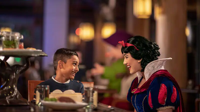 DISNEY DINING PROMO CARD GIVEAWAY